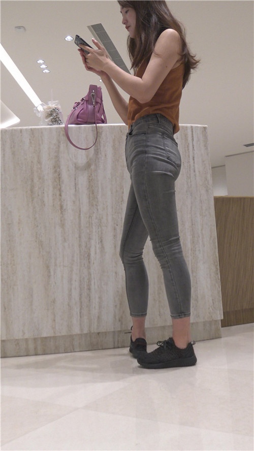 紧牛翘屯妹子[3.74G/MP4]