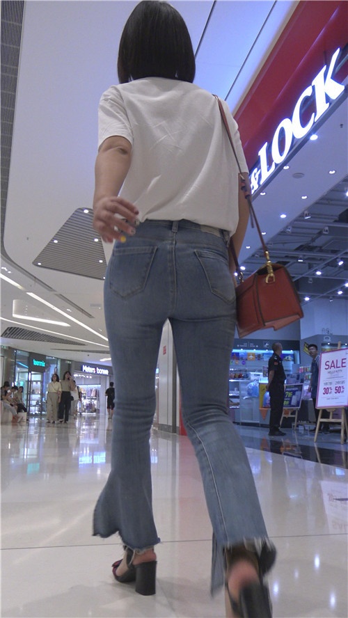 漂亮的牛仔短发小姐姐[3.16G/MP4]