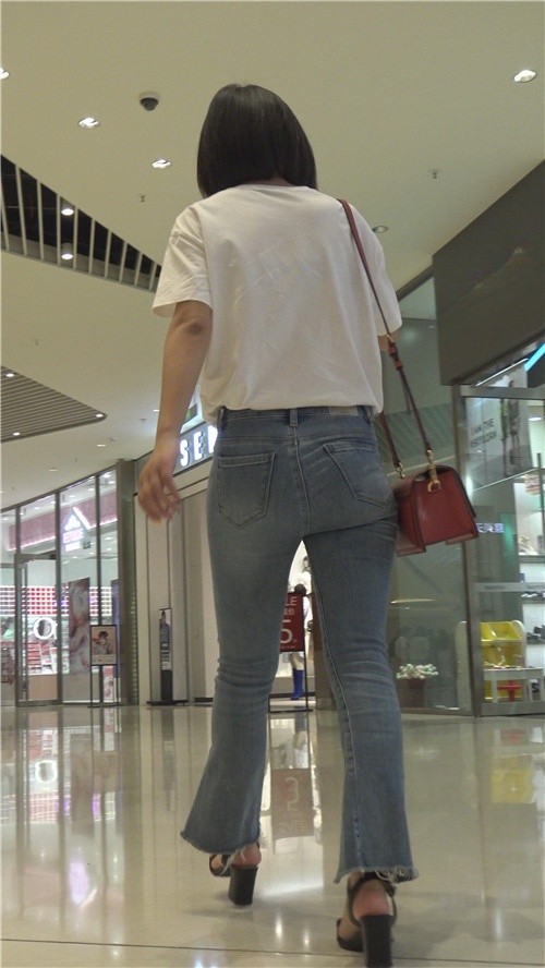 漂亮的牛仔短发小姐姐[3.16G/MP4]