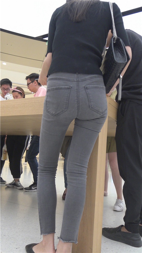 灰色紧身牛仔裤MM[1.58G/MP4]