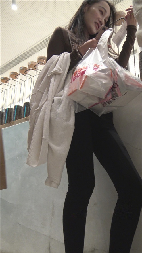 黑色高腰紧身裤小姐姐1[4.05G/MP4]