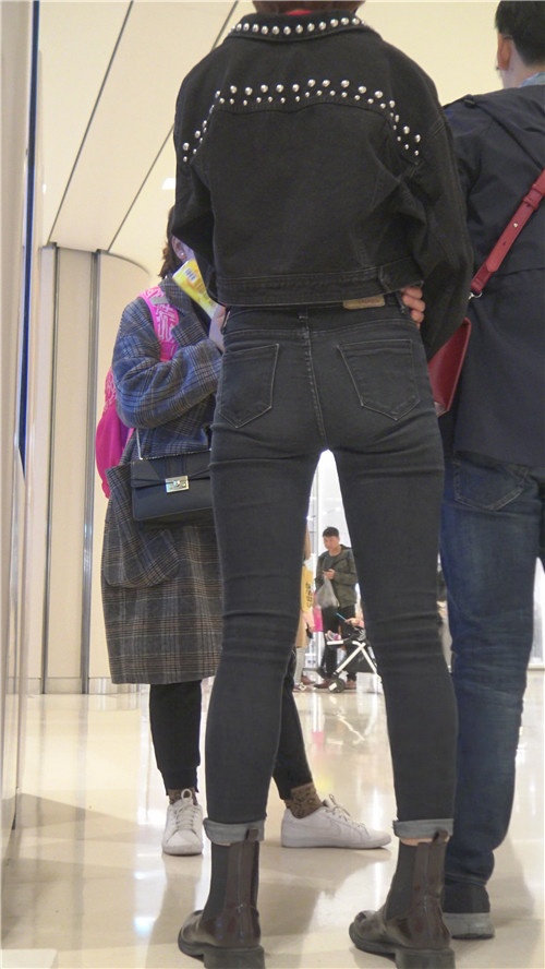 短发黑牛仔妹子[3.64G/MP4]