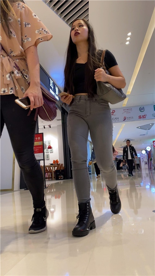 红唇紧身灰牛丰屯MM[3.37G/MP4]