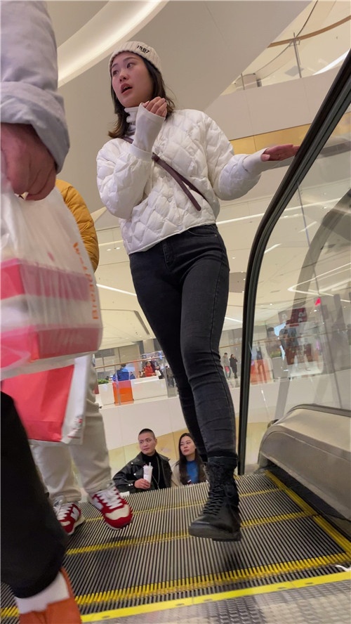 逛商场的黑牛MM[3.34G/MP4]