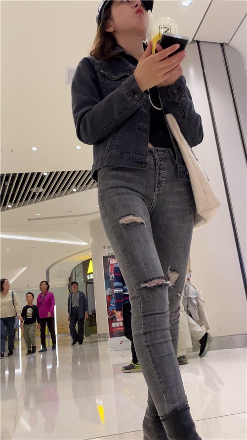 牛仔短发长腿美女[1.15G/MP4]