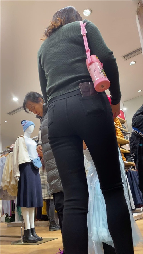 黑色牛仔裤美妇[3.9G/MP4]