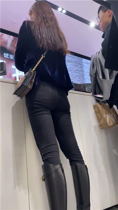 黑靴紧牛MM[912M/MP4]