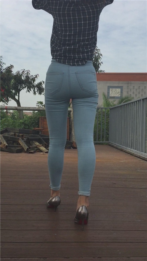 模拍牛仔紧身裤妹子2[1.5G/MP4]