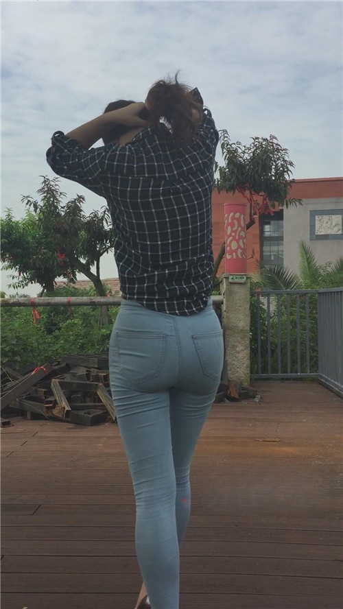 模拍牛仔紧身裤妹子2[1.5G/MP4]