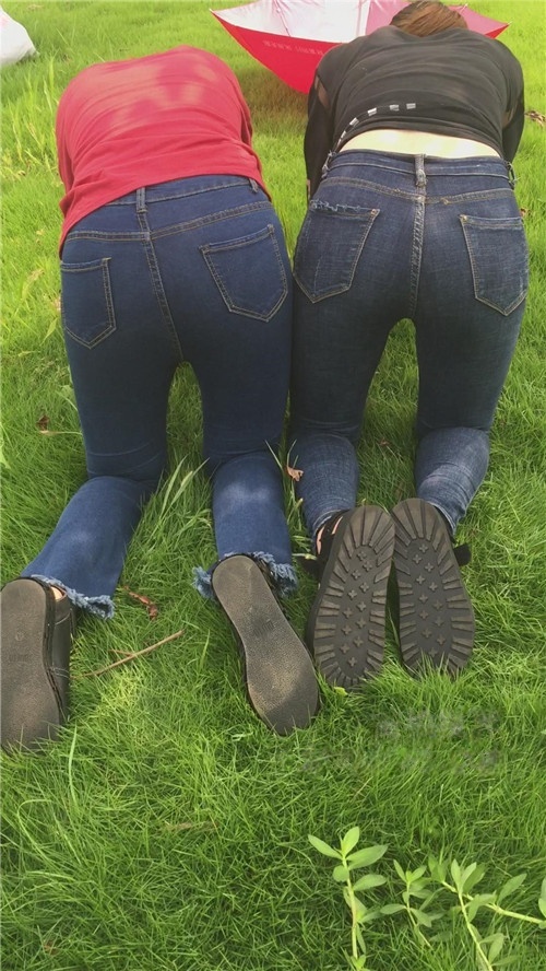 两个紧牛小妹[2.39G/MP4]