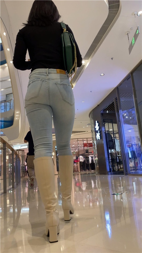 极品牛仔裤蜜桃小姐姐[5.59G/MP4]