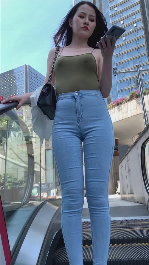 （视频）紧身牛仔裤小姐姐 [3.24G/MP4]