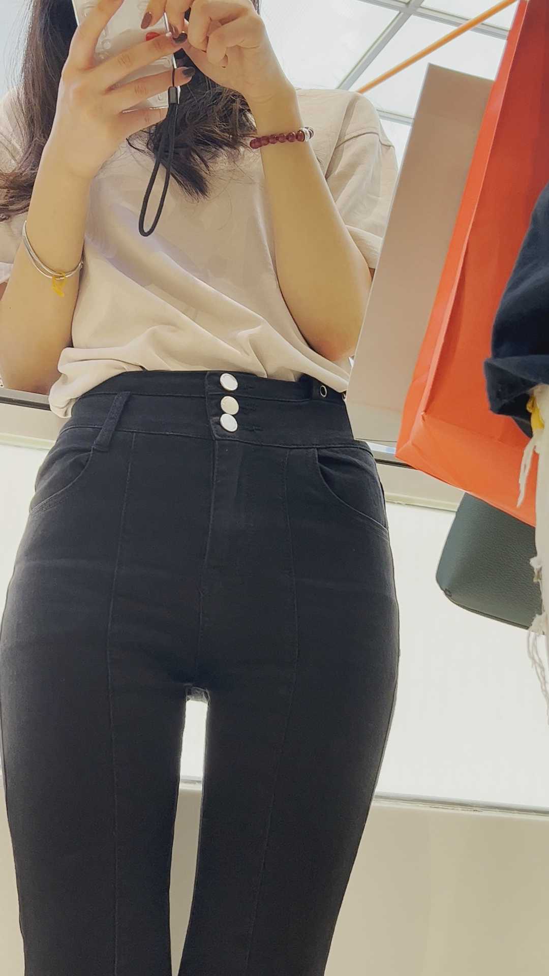 黑裤苹果臀细腰大学妹