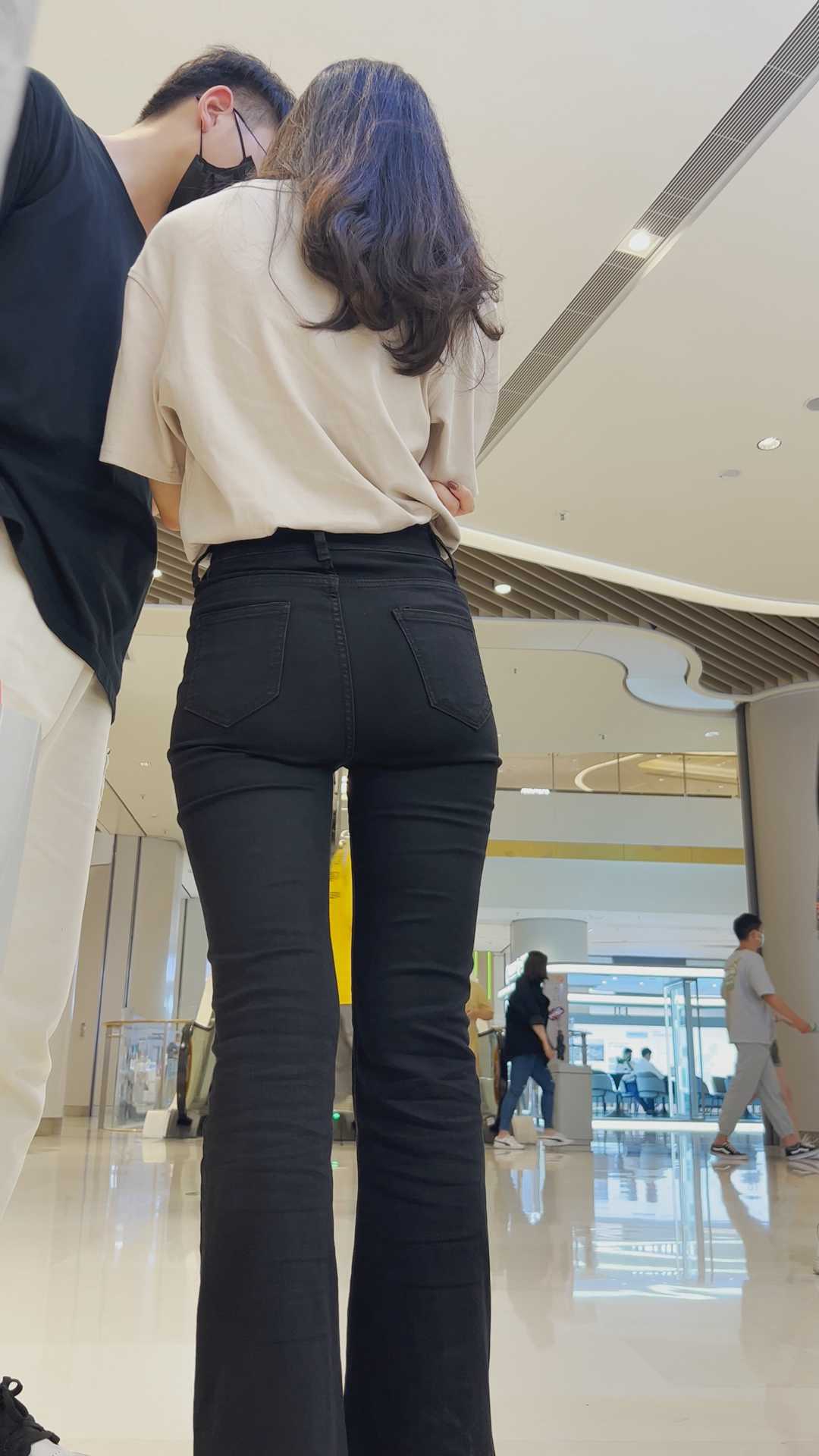 黑裤苹果臀细腰大学妹