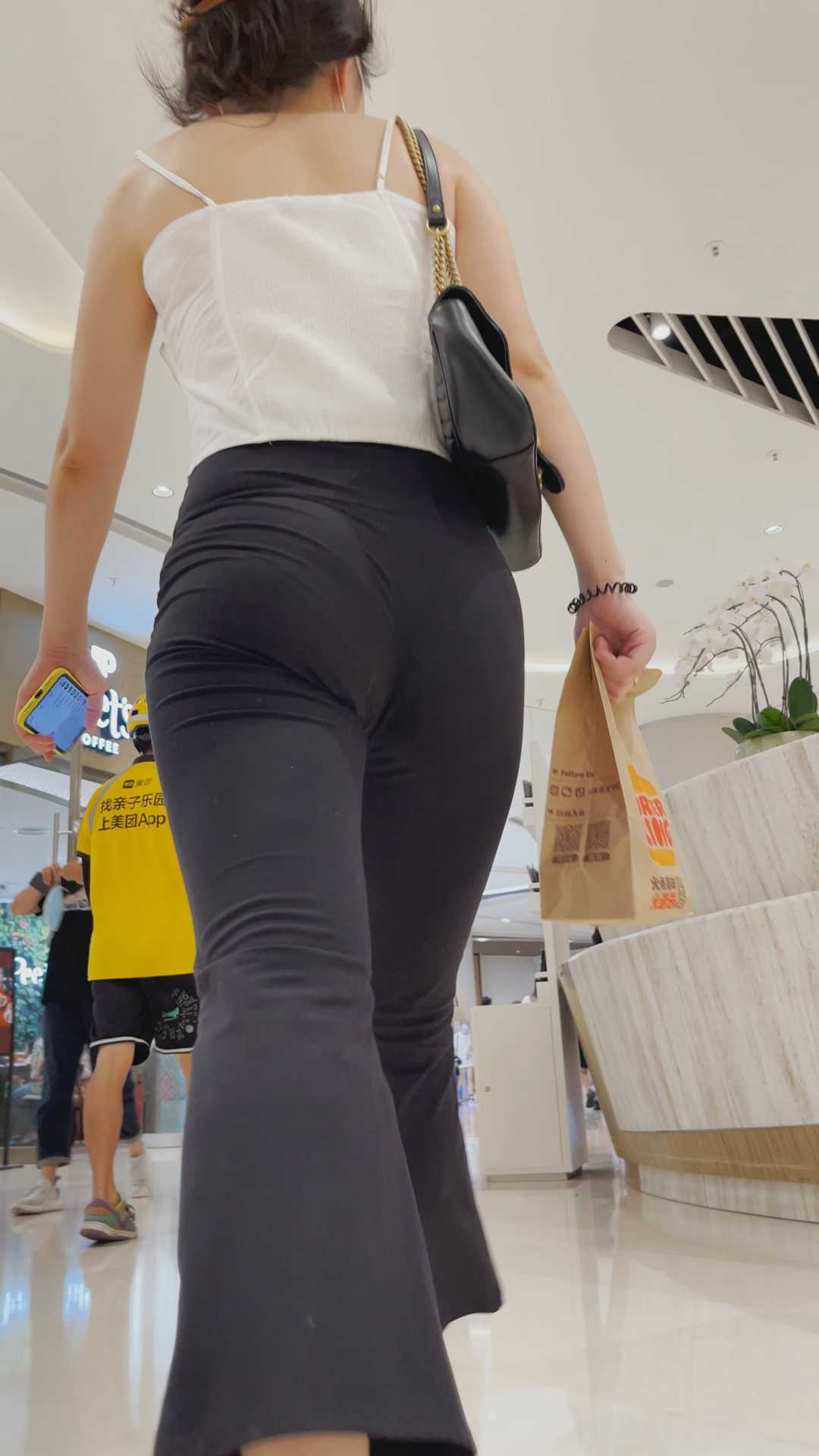 超极品金三角大翘臀透内痕小姐姐