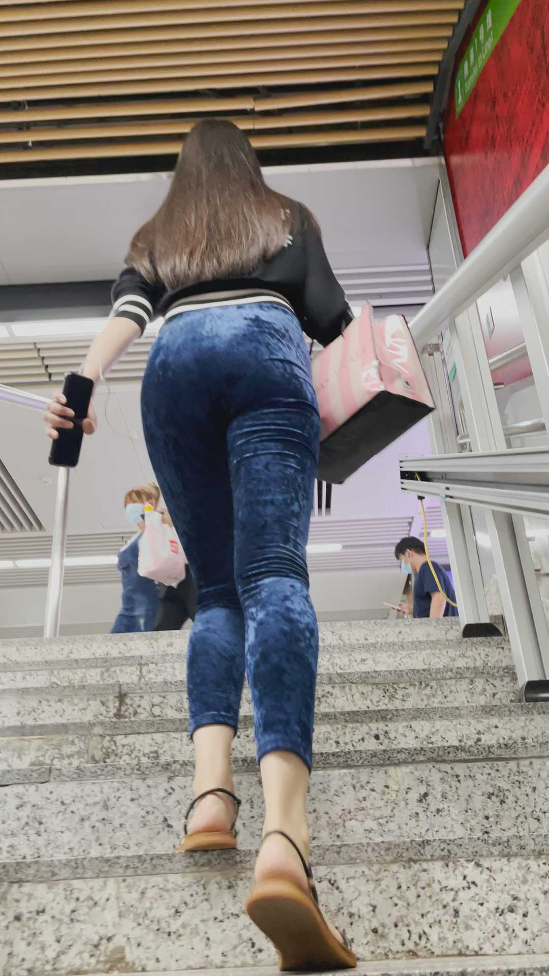 少见呢绒裤包臀大PP少妇