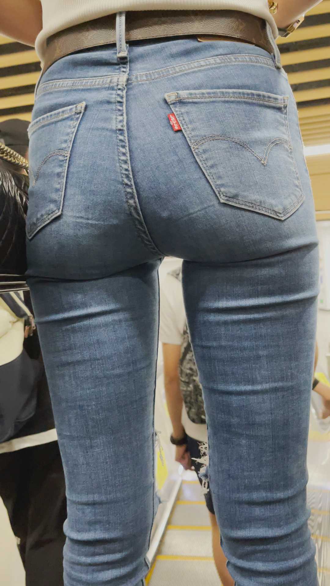 细腰牛仔包臀妹子超会纽