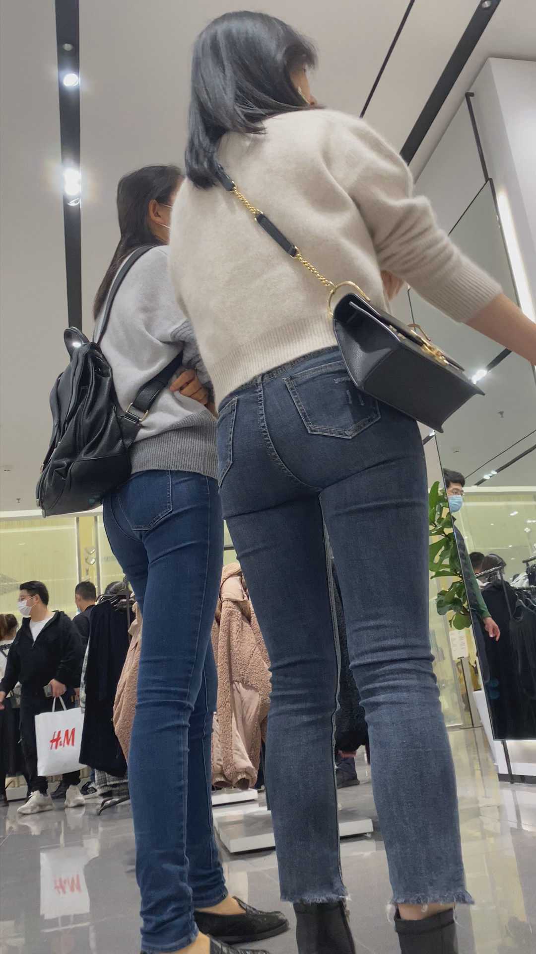 牛仔裤苹果臀金三角小姐姐