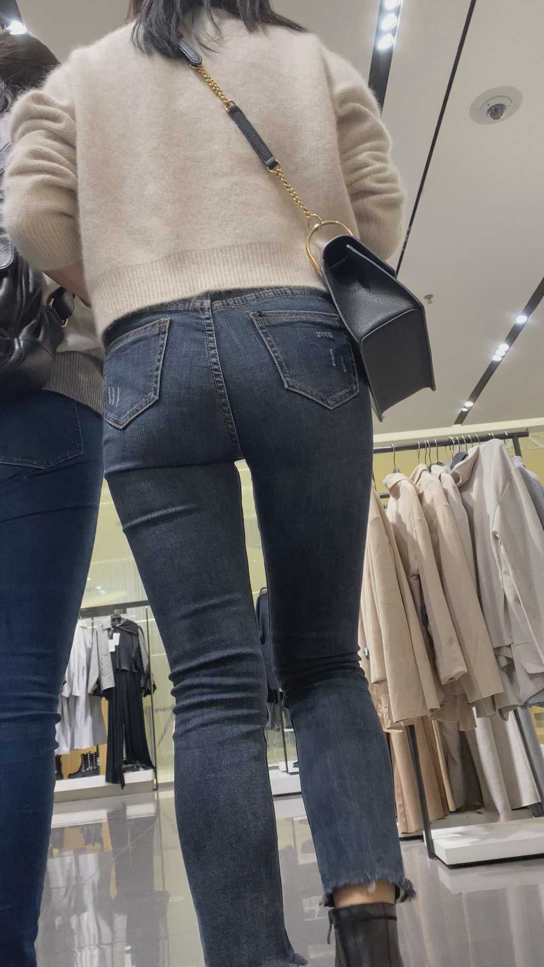 牛仔裤苹果臀金三角小姐姐