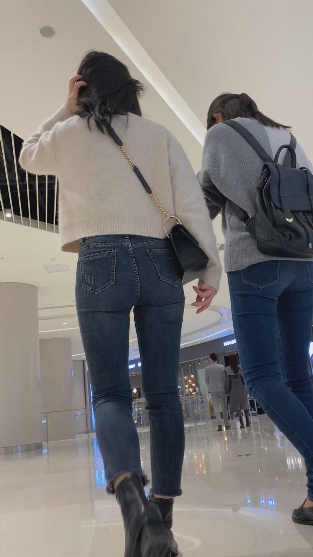 牛仔裤苹果臀金三角小姐姐