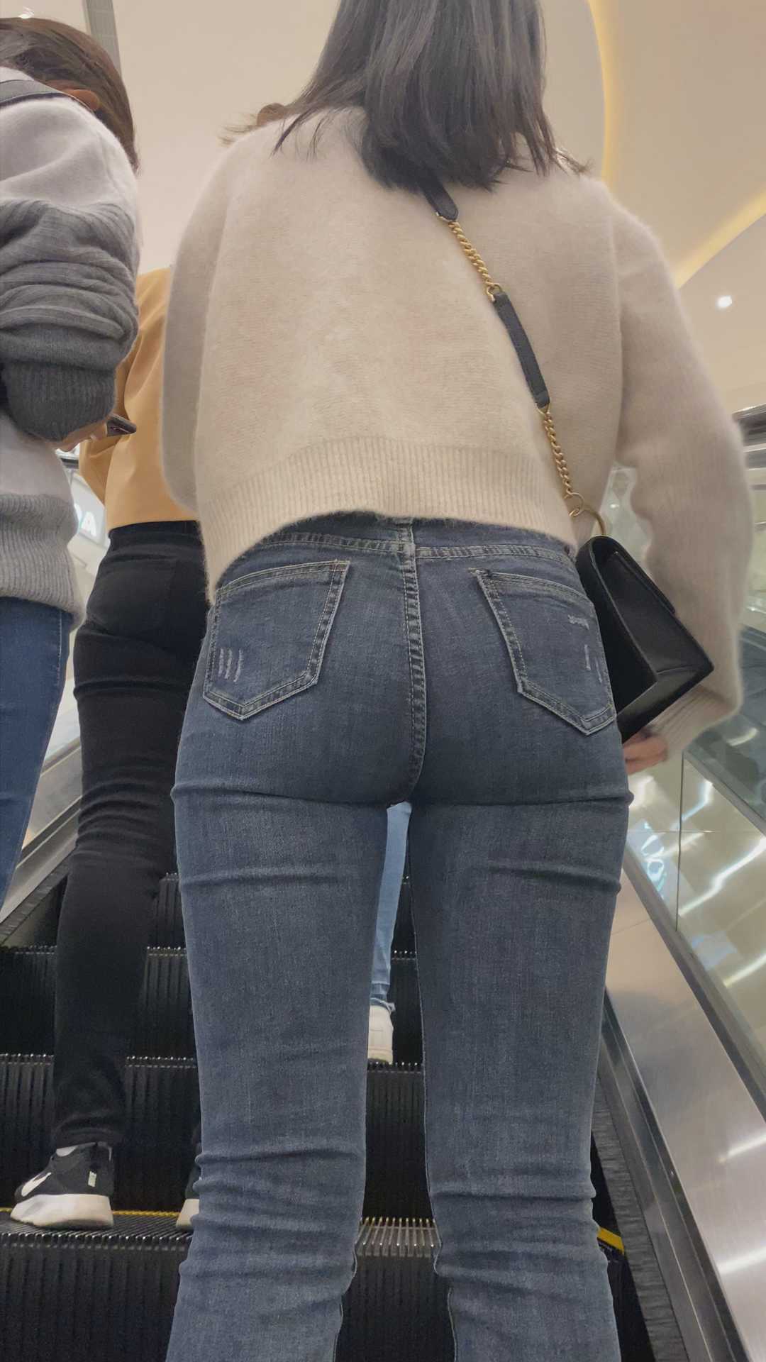 牛仔裤苹果臀金三角小姐姐