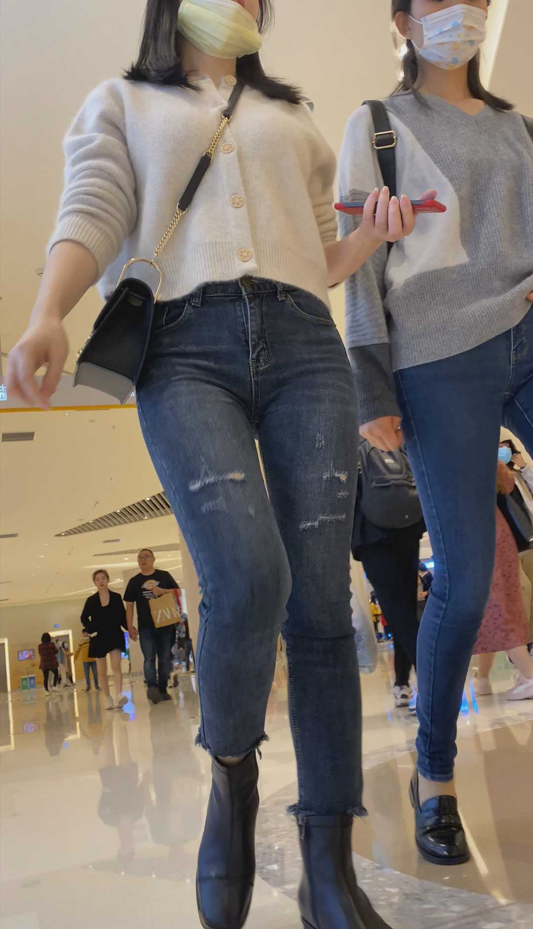 牛仔裤苹果臀金三角小姐姐