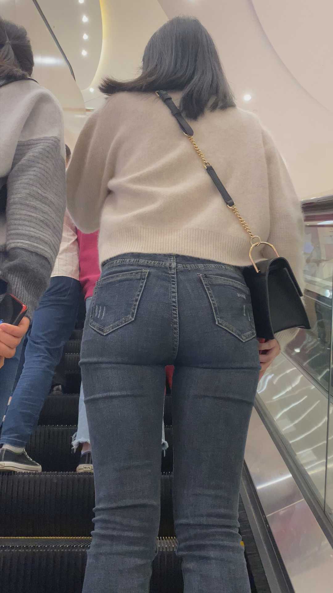 牛仔裤苹果臀金三角小姐姐