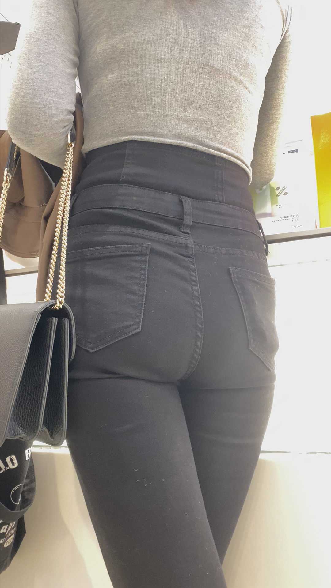 小翘臀和身材完美匹配金三角女神