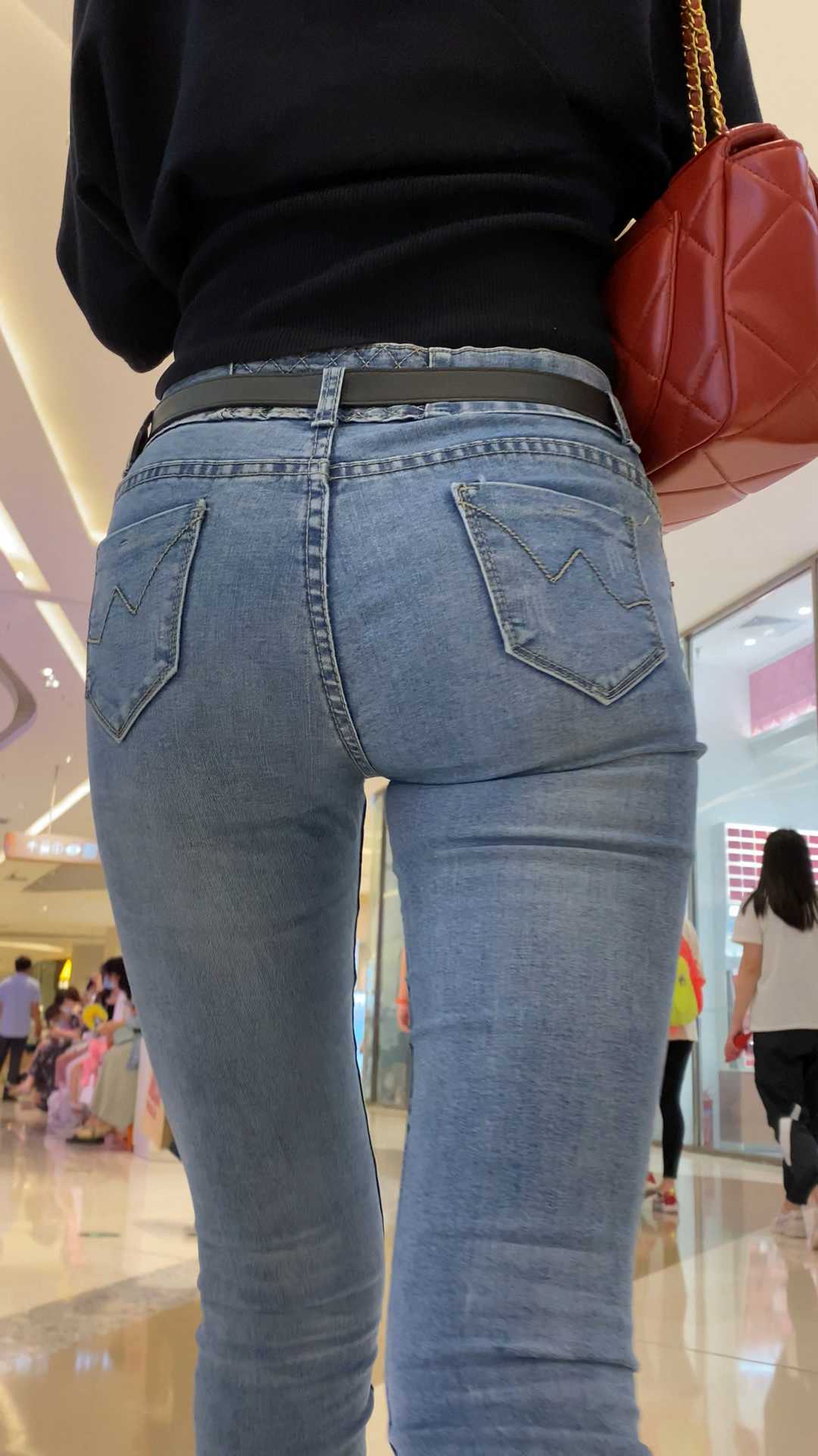 紧身牛仔裤单身女逛街第二季