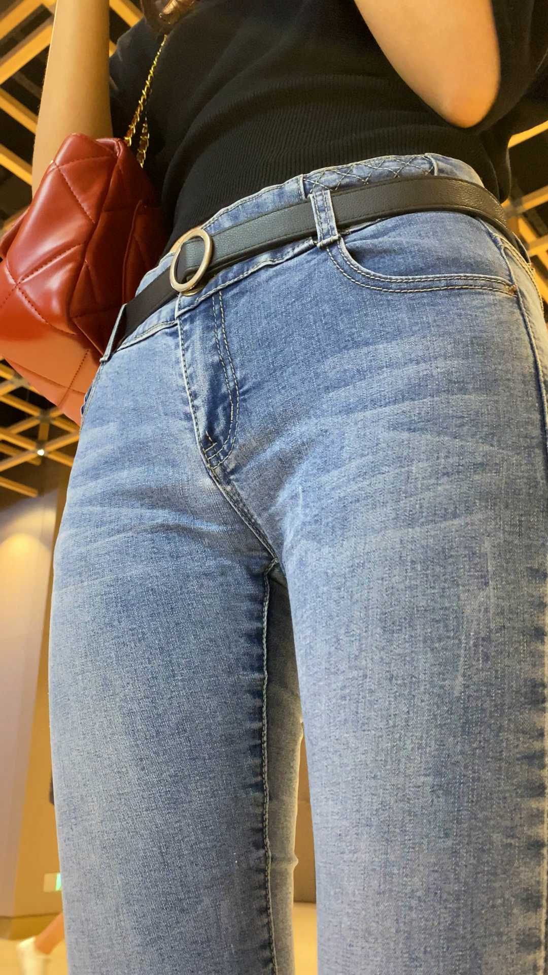 紧身牛仔裤单身女逛街第二季