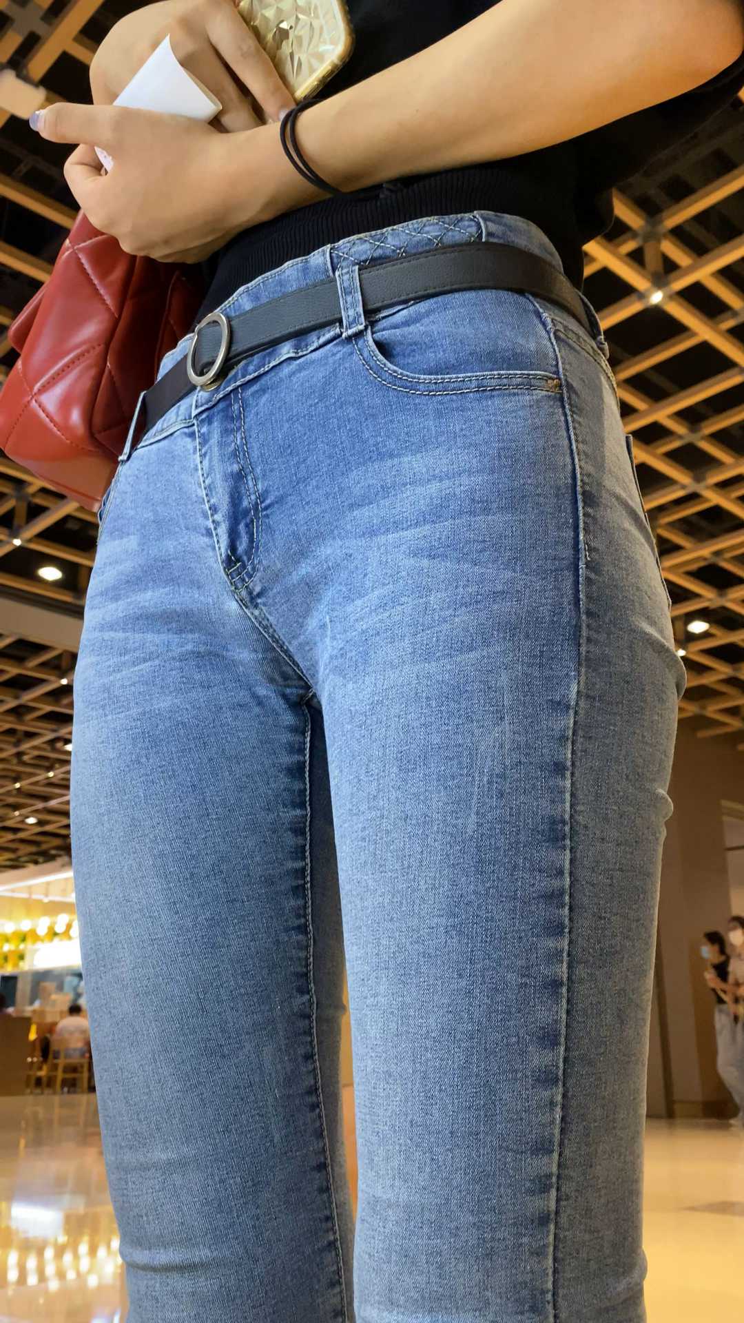 紧身牛仔裤单身女逛街第二季