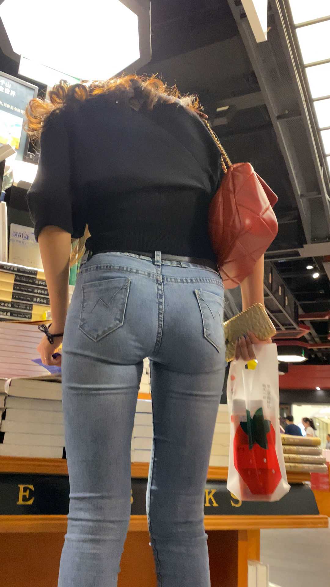 紧身牛仔裤单身女逛街第二季