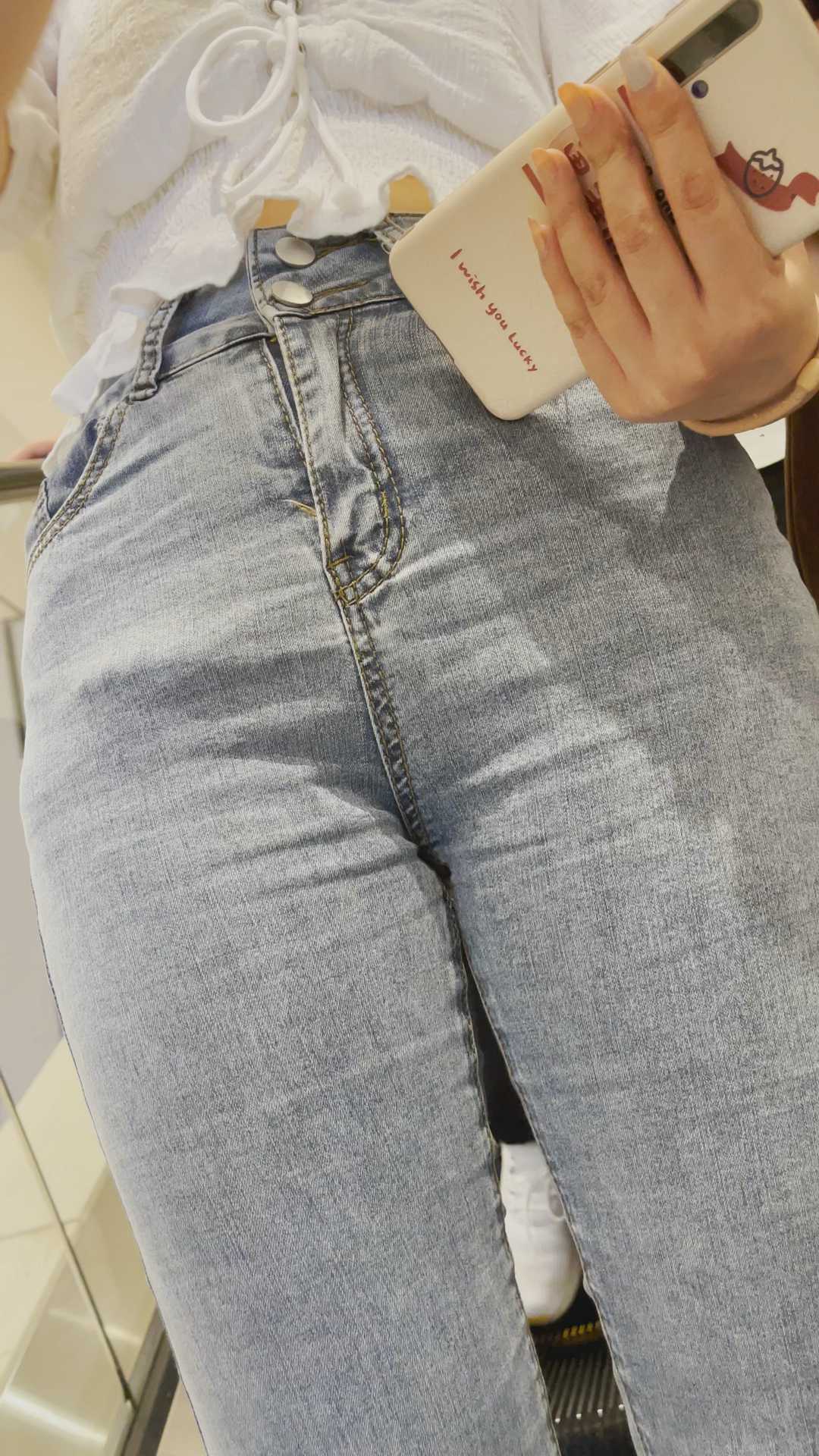 性感灰牛仔苹果臀金三角小姐姐