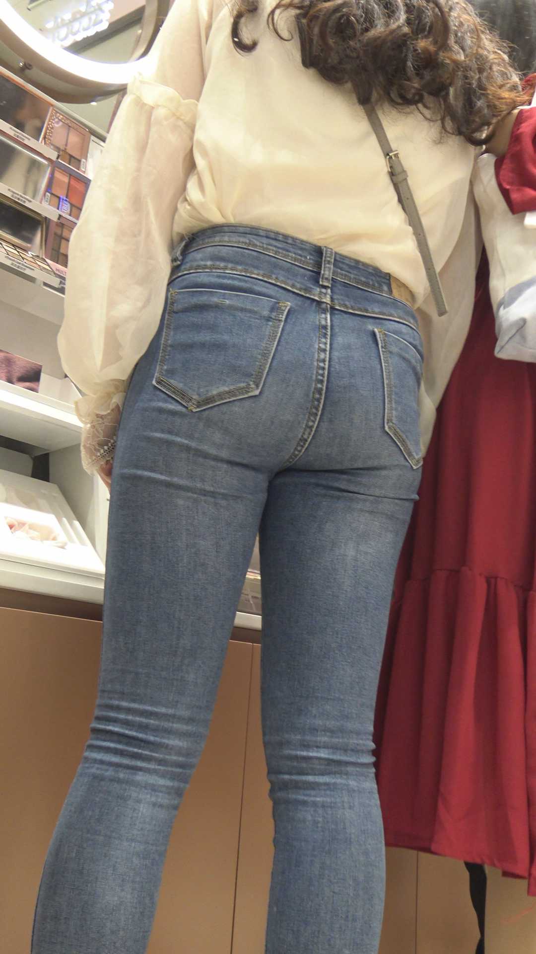 牛仔饱满丰臀双胞胎美女小姐姐第二季