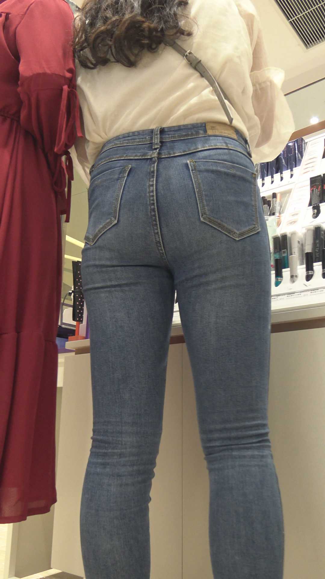 牛仔饱满丰臀双胞胎美女小姐姐第二季