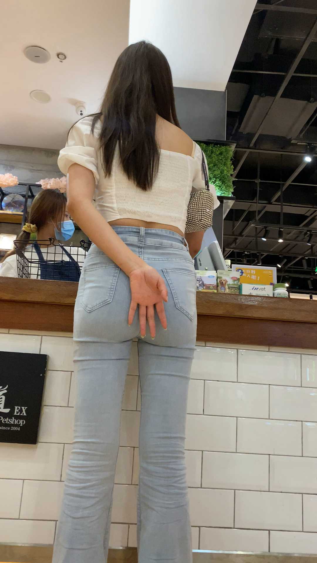 爱猫女生原来也喜欢穿紧身裤