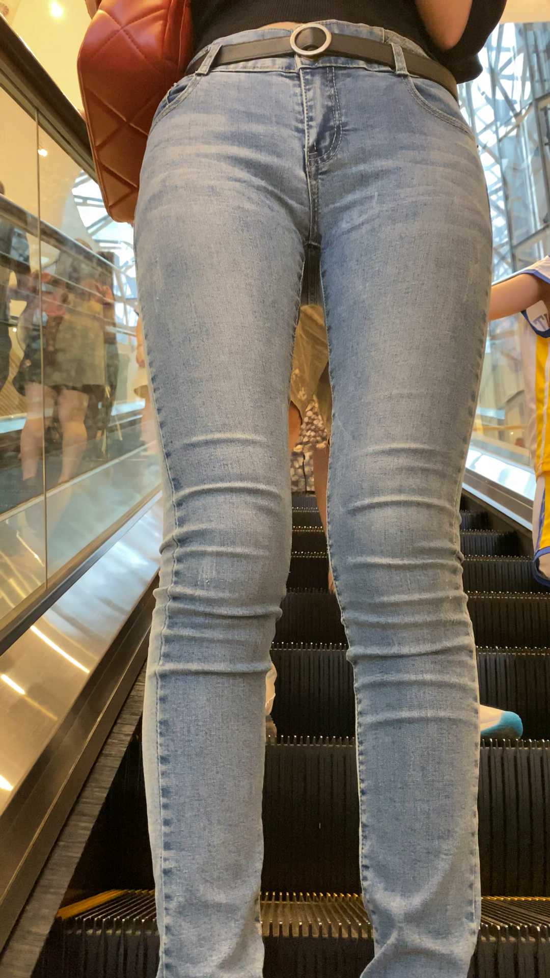 紧身牛仔裤单身女逛街第一季