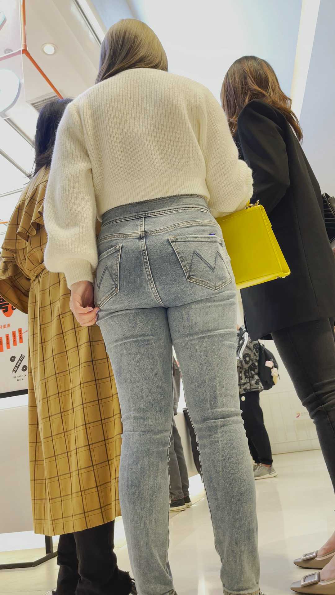 三闺蜜买奶茶，总有一个身材好的第一季