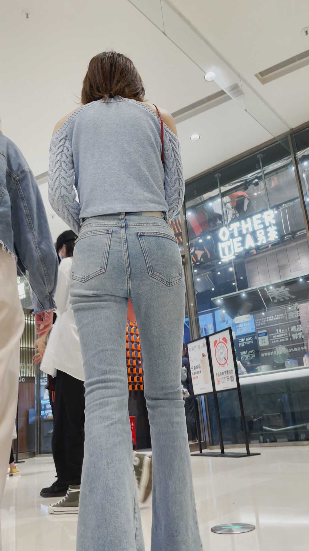 性感紧牛喇叭裤金三角小姐姐