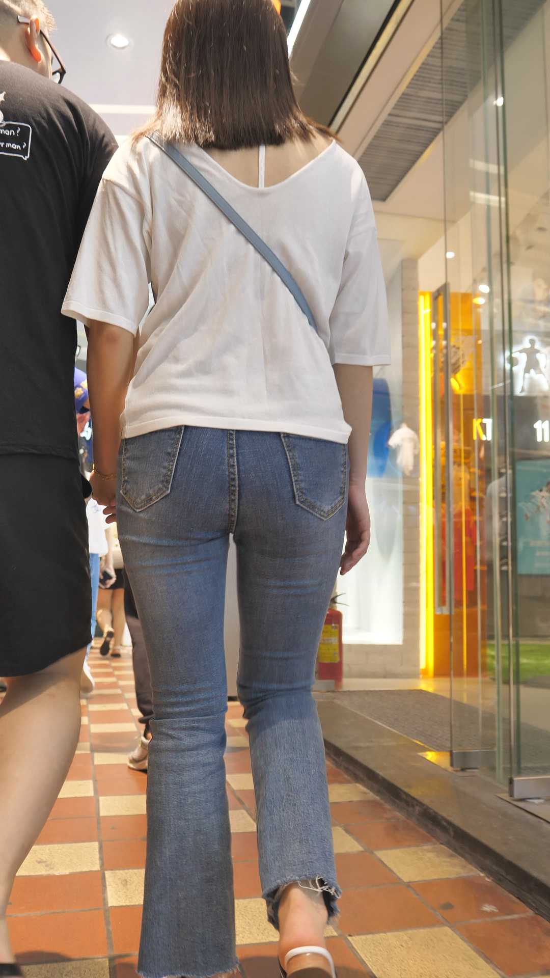 性感苹果臀蓝牛少妇强