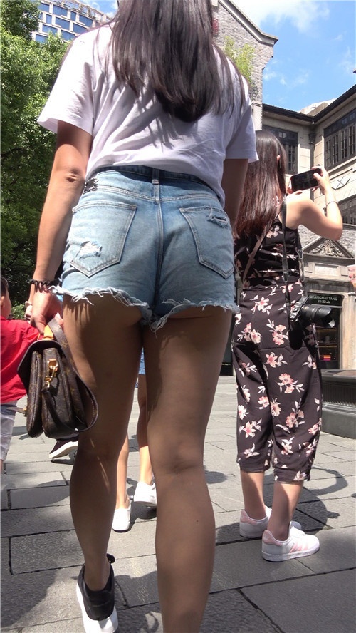 热裤月牙MM[2.09G/MP4]