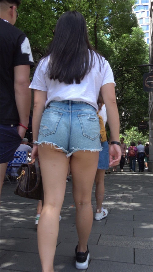 热裤月牙MM[2.09G/MP4]