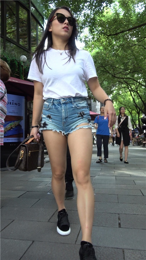 热裤月牙MM[2.09G/MP4]