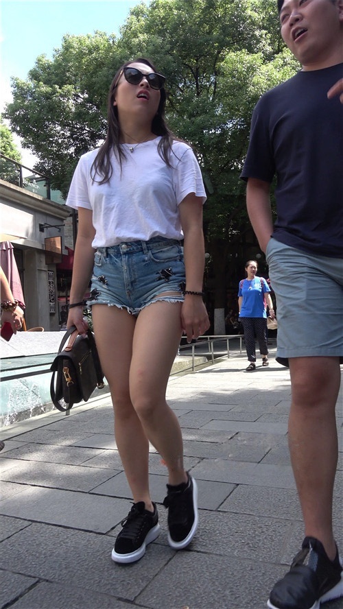 热裤月牙MM[2.09G/MP4]