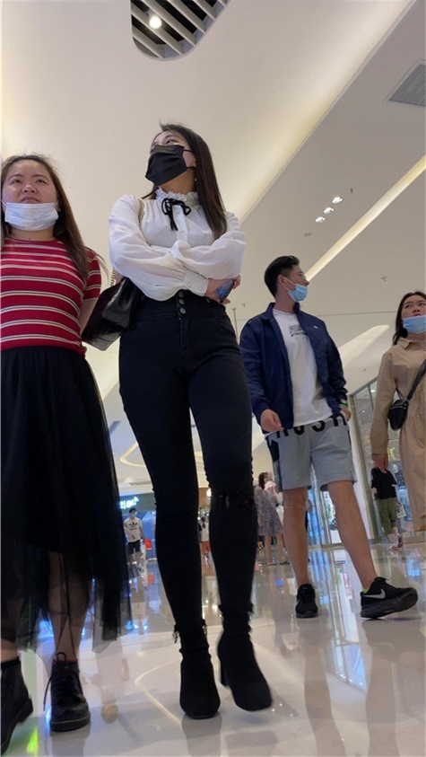 高腰黑牛仔裤美女[3.91G/MP4]