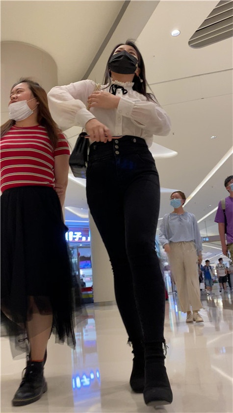 高腰黑牛仔裤美女[3.91G/MP4]