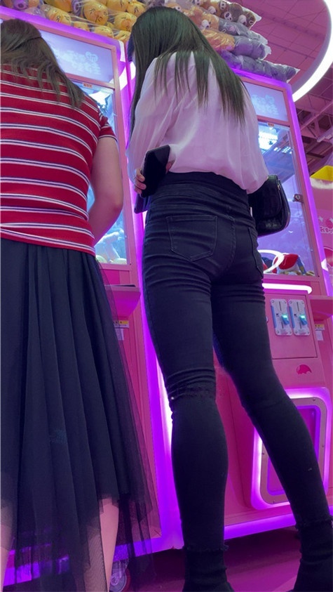 高腰黑牛仔裤美女[3.91G/MP4]