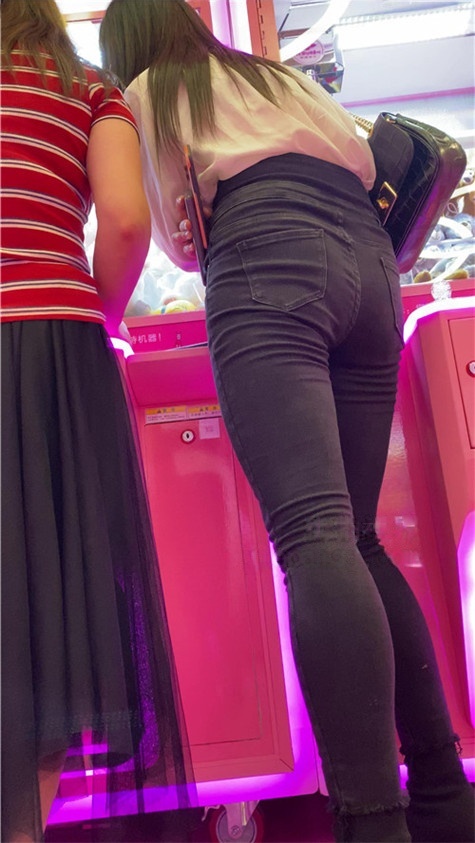 高腰黑牛仔裤美女[3.91G/MP4]