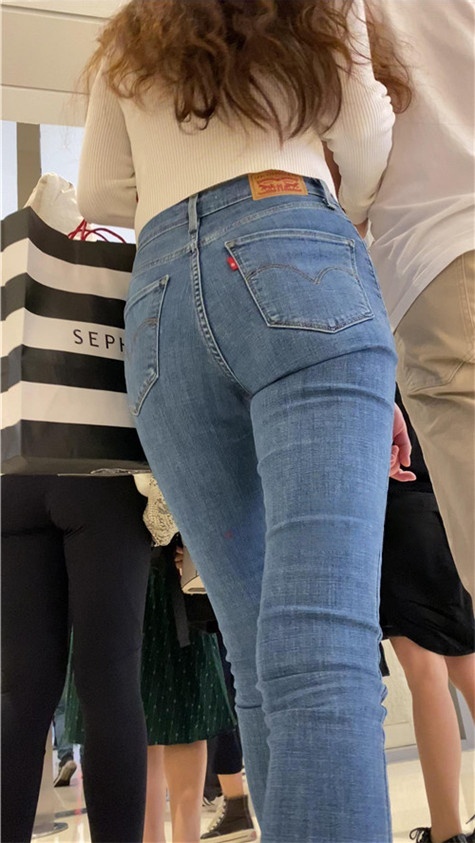 蓝色牛仔紧身裤美女[2.92G/MP4]