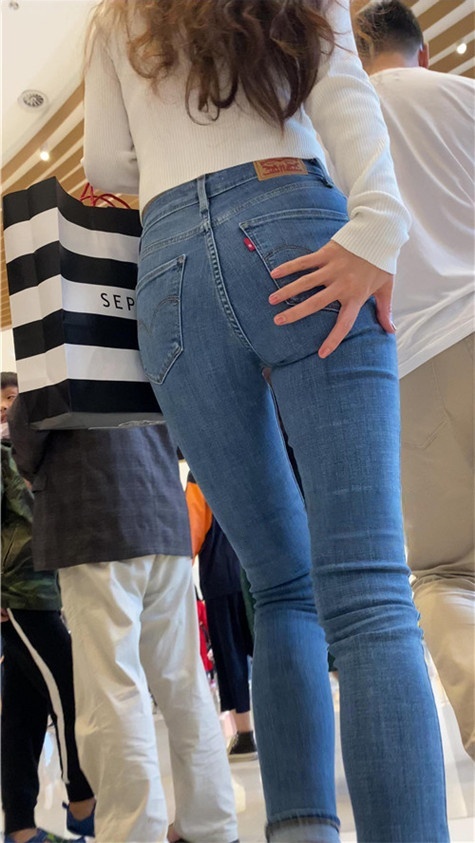 蓝色牛仔紧身裤美女[2.92G/MP4]